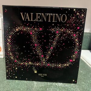 LIKE NEW Valentino Voce Viva Eau de Parfum gift set.